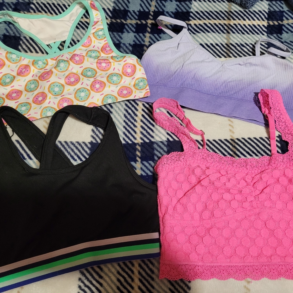 Girls Large sports bra lot